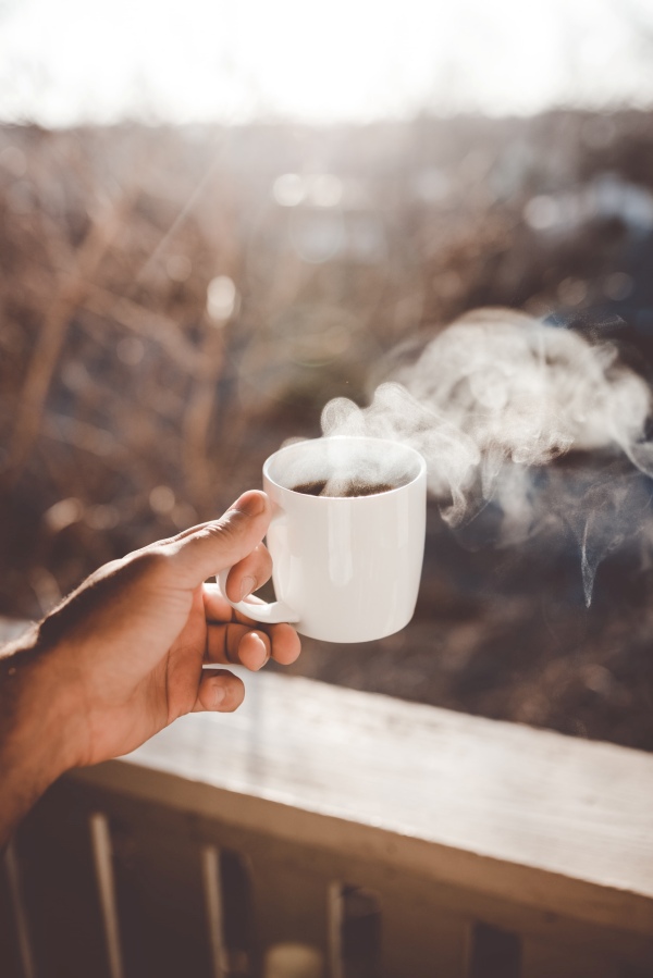 right way to drink coffee 90 mins after wake up - 喝了咖啡还是不提神？咖啡配綠茶，專注力提高 4%！