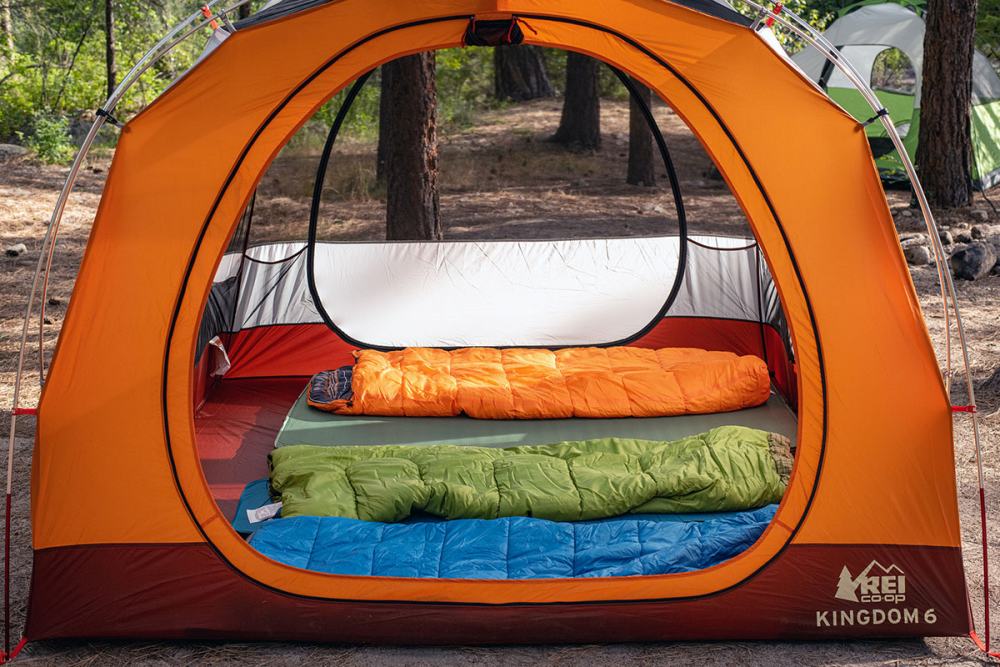 how to choose camping sleeping bags - 露营新手：如何挑选帐篷、睡袋等4大必备装备