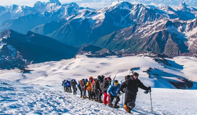 Mount Elbrus climbing 680x400 - 寻觅之行！世界8大登山路线