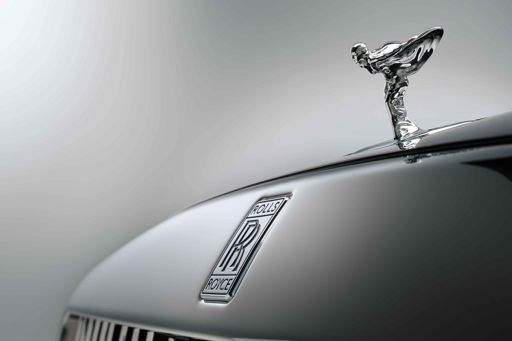 Rolls Royce Spectre SPIRIT OF ECSTASY - Rolls-Royce 发布首款纯电动车！命名为 Spectre 闪灵