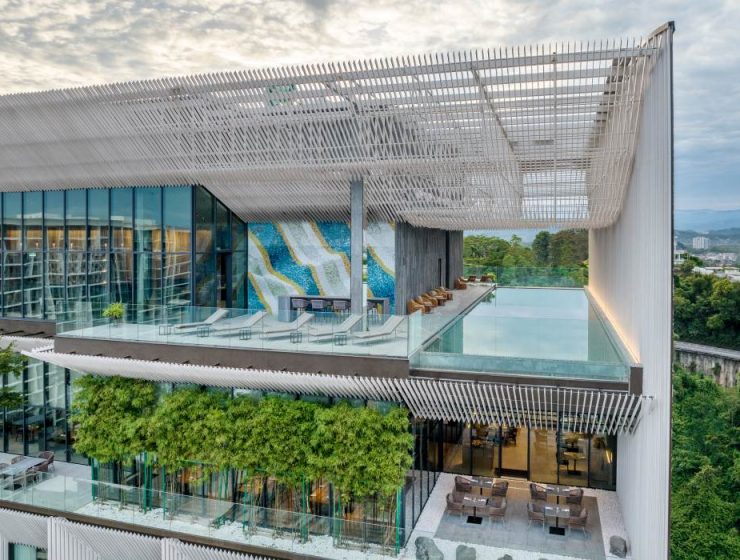 Hyatt Centric Kota Kinabalu Rooftop Swimming Pool 740x560 - 最新 Hyatt Centric Kota Kinabalu 酒店，7大重点让人瞬间爱上