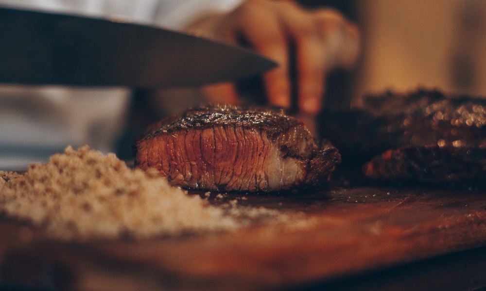 beef steak - 吃红肉对健康不好？认识红肉、白肉的差异和营养价值