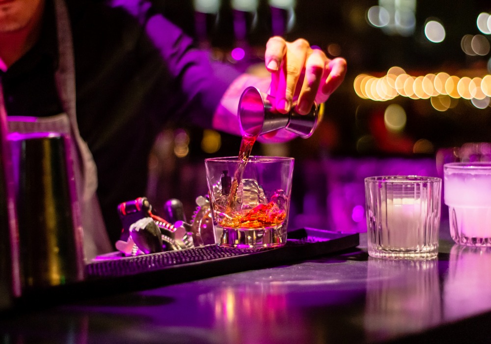 how to order cocktail - 酒吧点酒不踩雷：男性、女性，不同酒量适合哪款鸡尾酒？