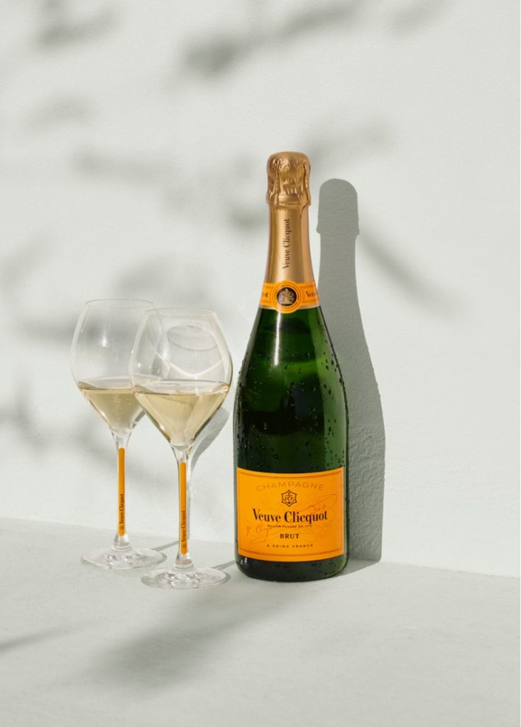 Veuve Clicquot 734x1024 - 行家认可的10大顶级香槟品牌