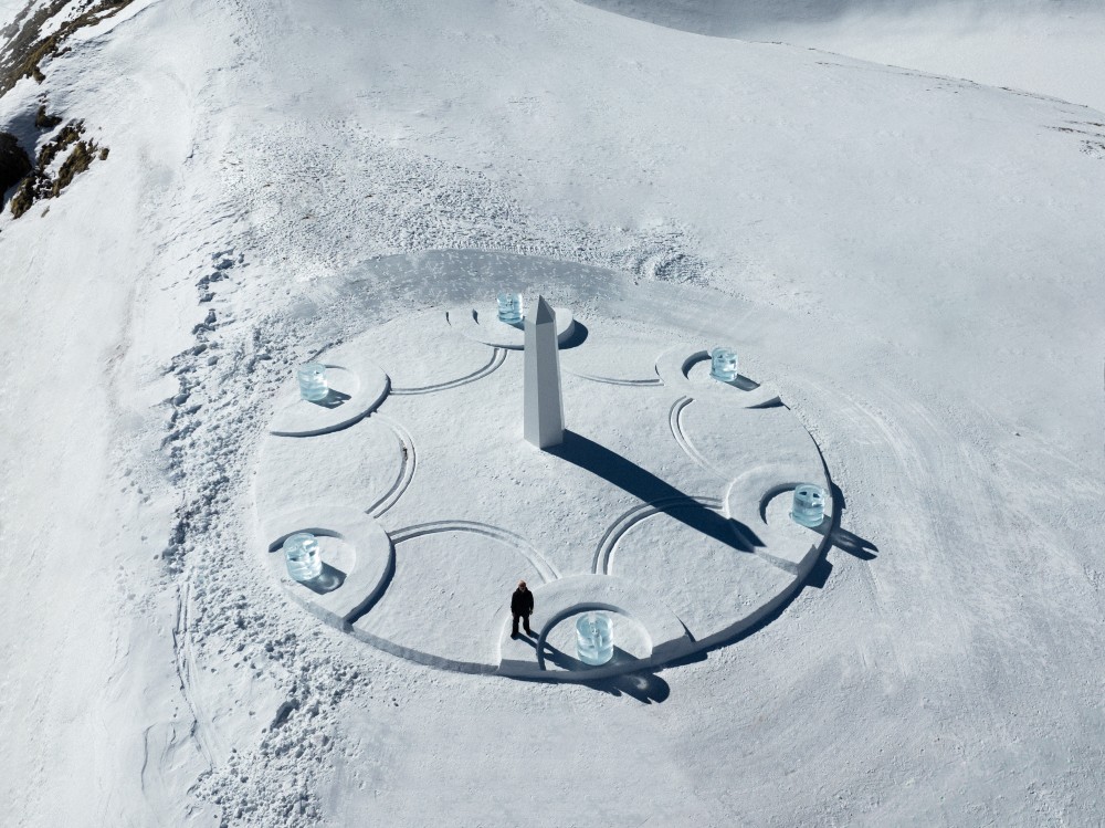 Daniel Arsham LIGHT AND TIME Art Installation - HUBLOT 新晋品牌大使 Daniel Arsham 打造雪中日晷！