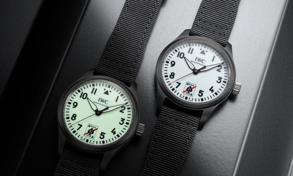 IWC FIRST PILOTS WATCH WITH A FULLY LUMINOUS WHITE DIAL opening - 璀璨夜空之美：IWC Pilot's Watch 41 “黑桃A” 特别版